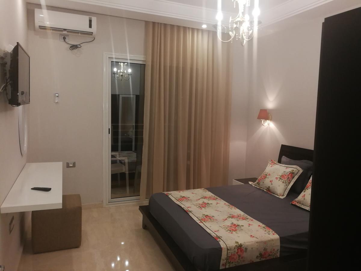 الشقق الفندقية بَنْزَرْت‎في  London House المظهر الخارجي الصورة