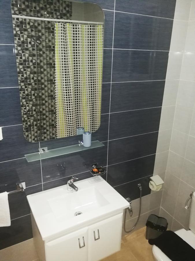الشقق الفندقية بَنْزَرْت‎في  London House المظهر الخارجي الصورة